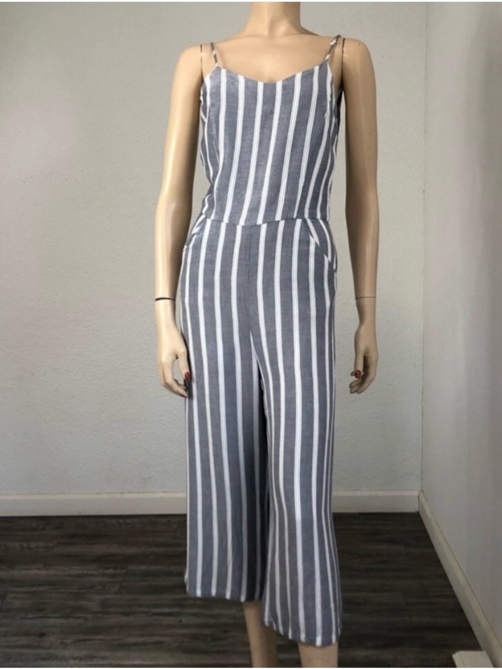 BELLE VERÉ sleeveless V-neck jumpsuit relax fit/stripe print minimalist